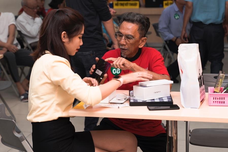 Oppo F11 chinh thuc len ke, dua don dat hang F11 series dat 62.000 hinh anh