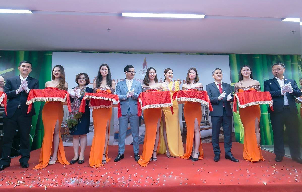 Can ho mau Opal Boulevard thu hut hon 500 khach tham quan hinh anh