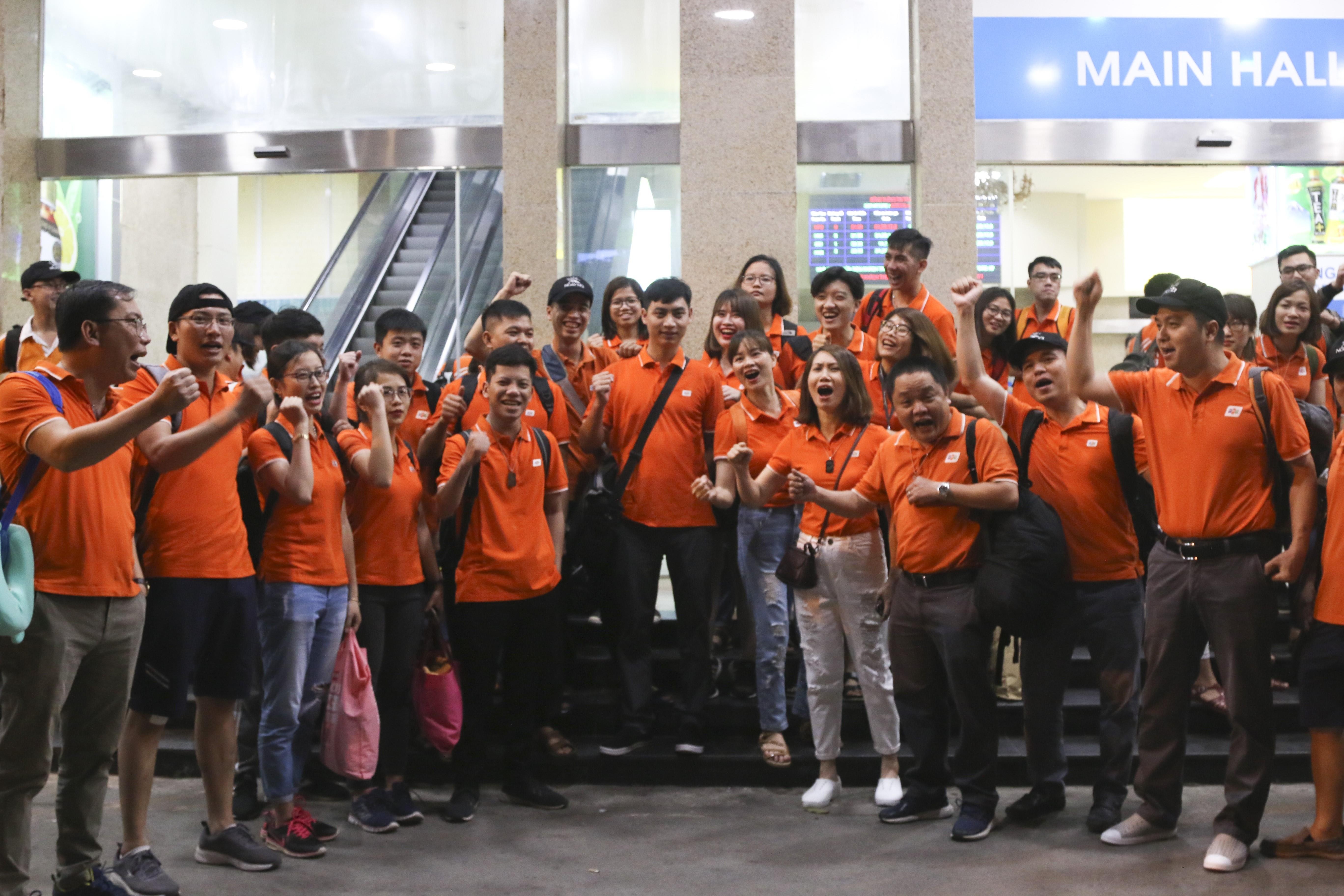 Toan canh 'Hanh trinh ngay moi' cua 3.000 nhan vien hinh anh