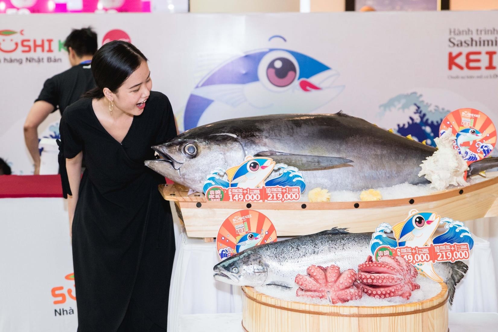 Thuong thuc sashimi che bien tu ca ngu dai duong nang 100 kg hinh anh