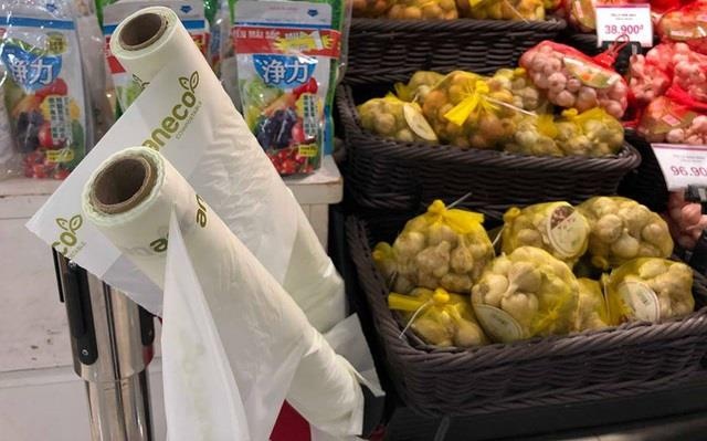 No luc giam thieu 80 tan tui nylon nhan su kien ngay Trai dat hinh anh