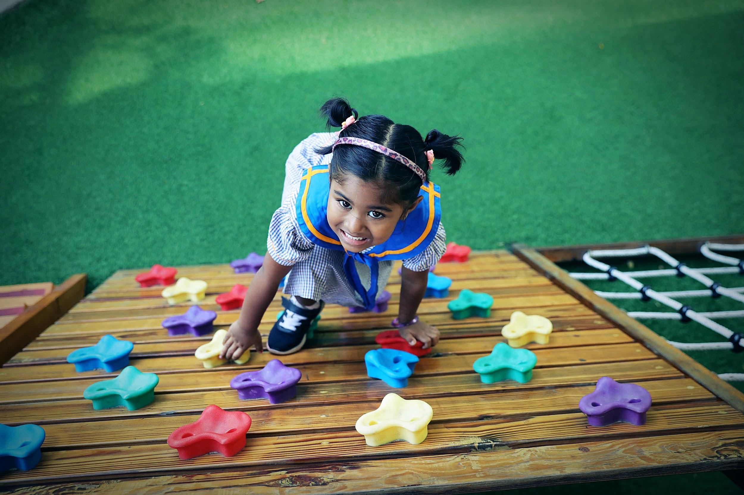 Giup tre khai pha tiem nang theo chuong trinh mam non Anh quoc hinh anh