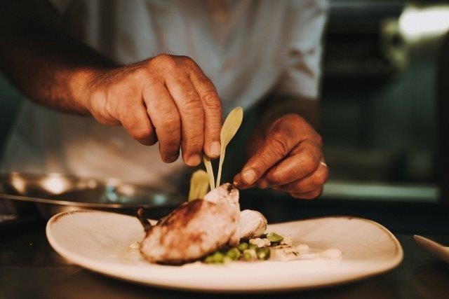 Dau bep Michelin va sommelier - nhung nghe si cua nganh am thuc hinh anh