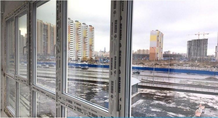 Goi y cac mau cua nhua loi thep, cua cuon dep cho nam 2019 hinh anh