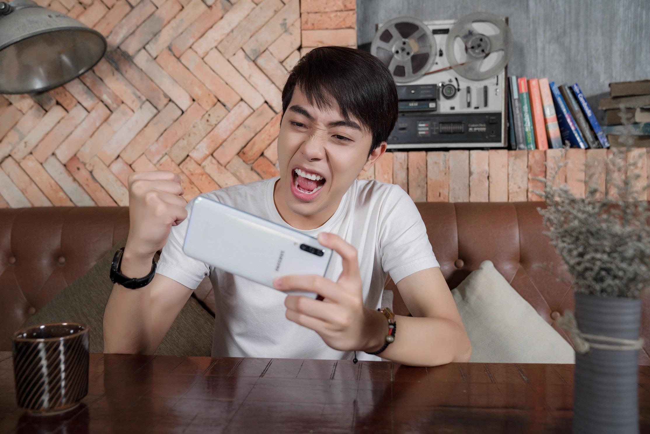 Cris Devil bat mi cach chon smartphone tam trung 'chien' game muot ma hinh anh