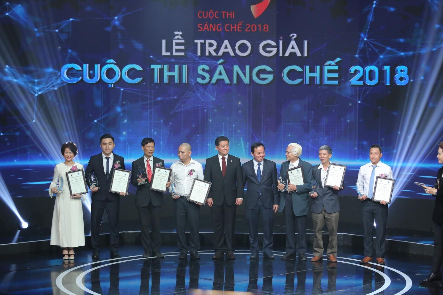 Sao Thai Duong duoc vinh danh tai cuoc thi 'Sang che 2018' hinh anh