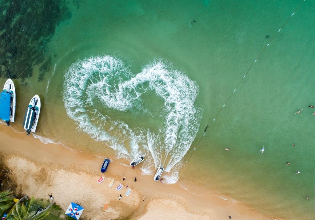 Chao he voi loat hoat dong soi noi tai Hon Thom hinh anh