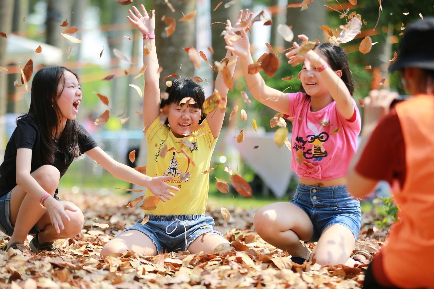 Ky nghi le xa iPad, hoa minh vao thien nhien cua tre em Ha thanh hinh anh