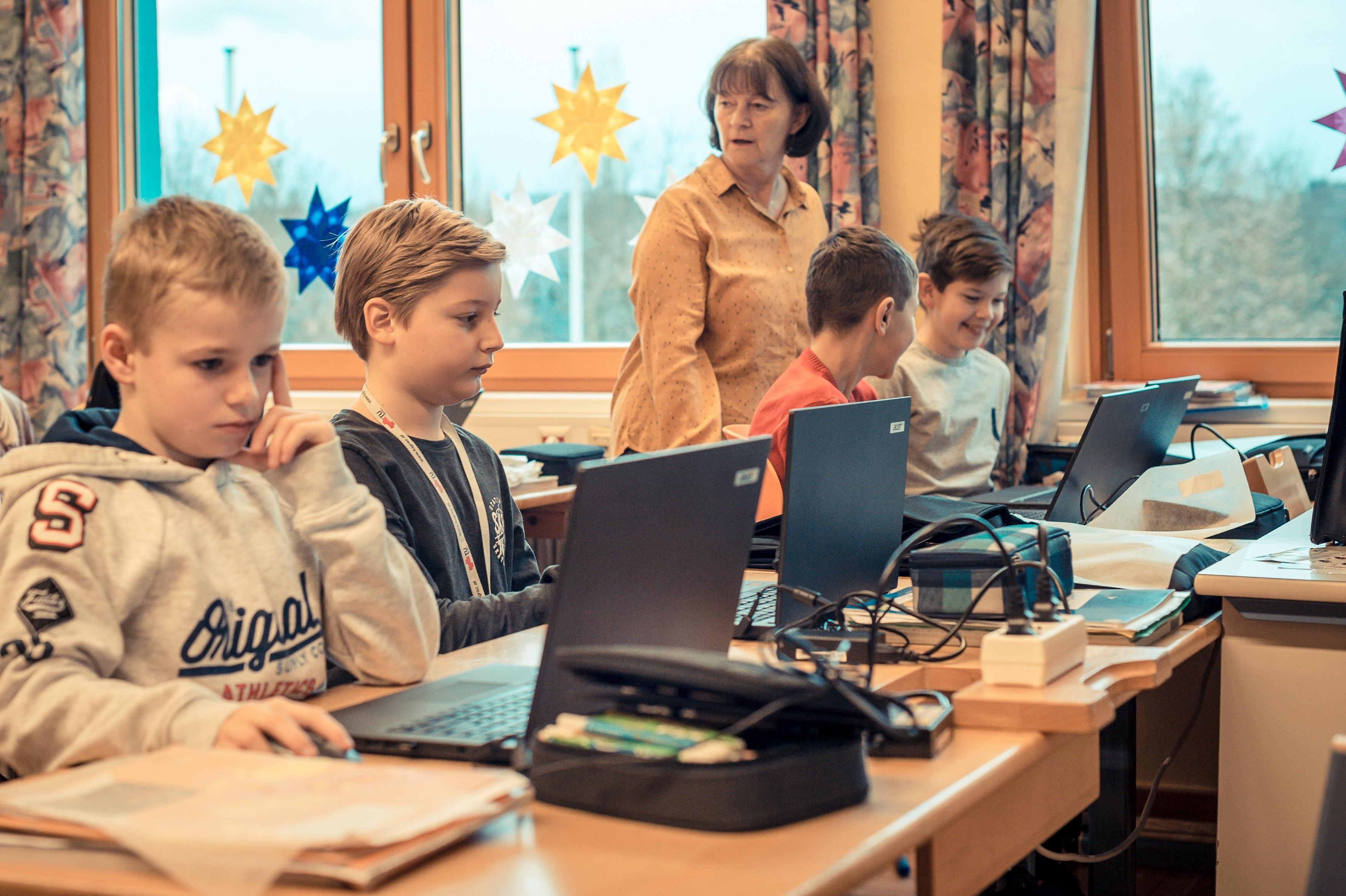 Ly do nen chon truong noi tru khi du hoc Ao bac tieu hoc va pho thong hinh anh