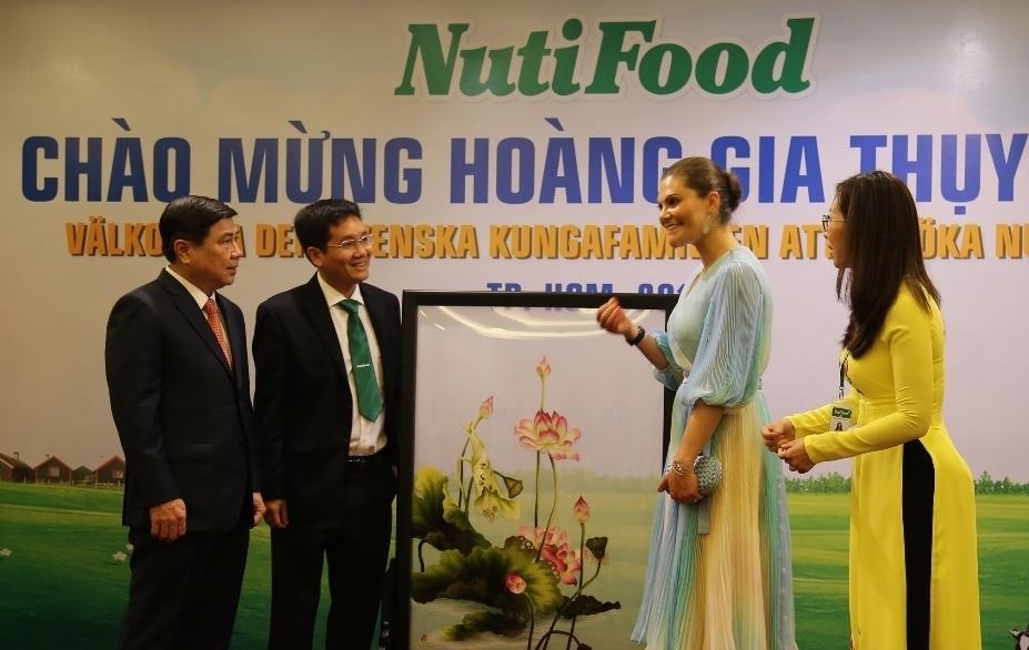 Cong chua Thuy Dien gap go dai dien NutiFood tai TP.HCM hinh anh
