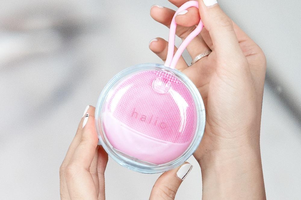 Vi sao Halio Sensitive rua mat sach hon so voi dung tay? hinh anh