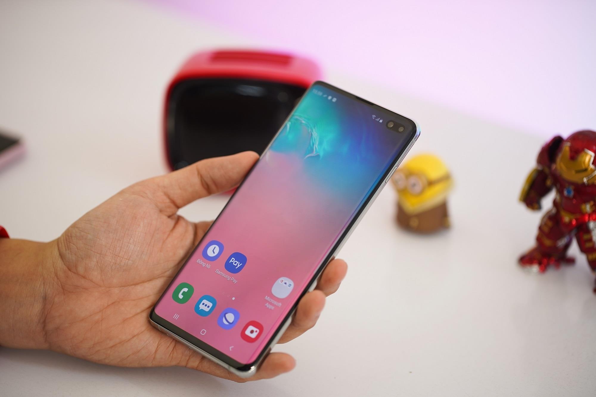 Samsung Galaxy S10, S10+ giam 5 trieu dong tai Di Dong Viet hinh anh