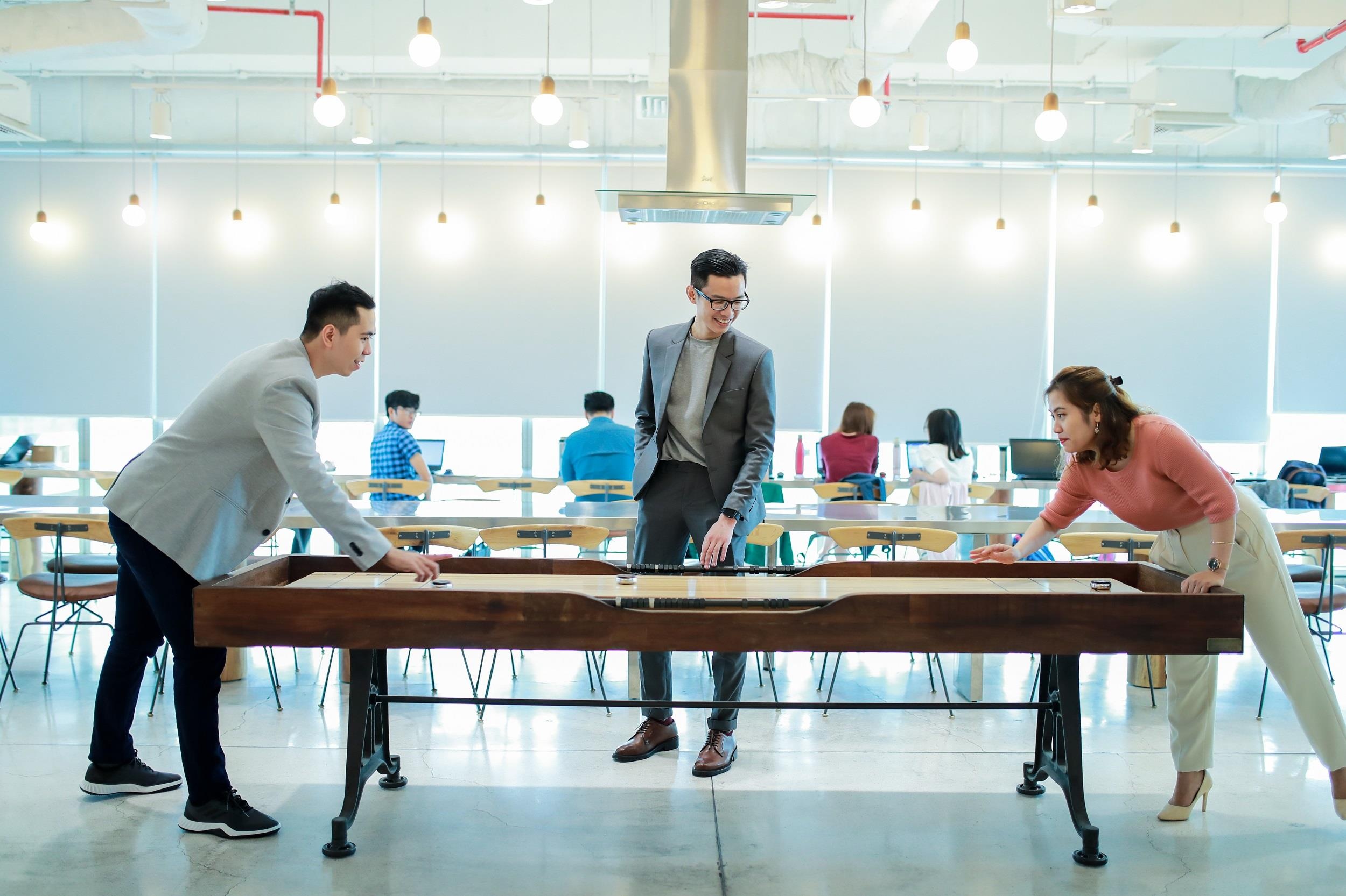 Gioi tre Viet duoc chu dong khi lam trong moi truong khoi nghiep hinh anh