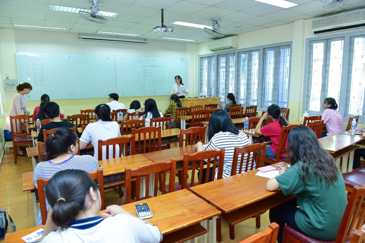 DH Kinh te TP.HCM anh 1