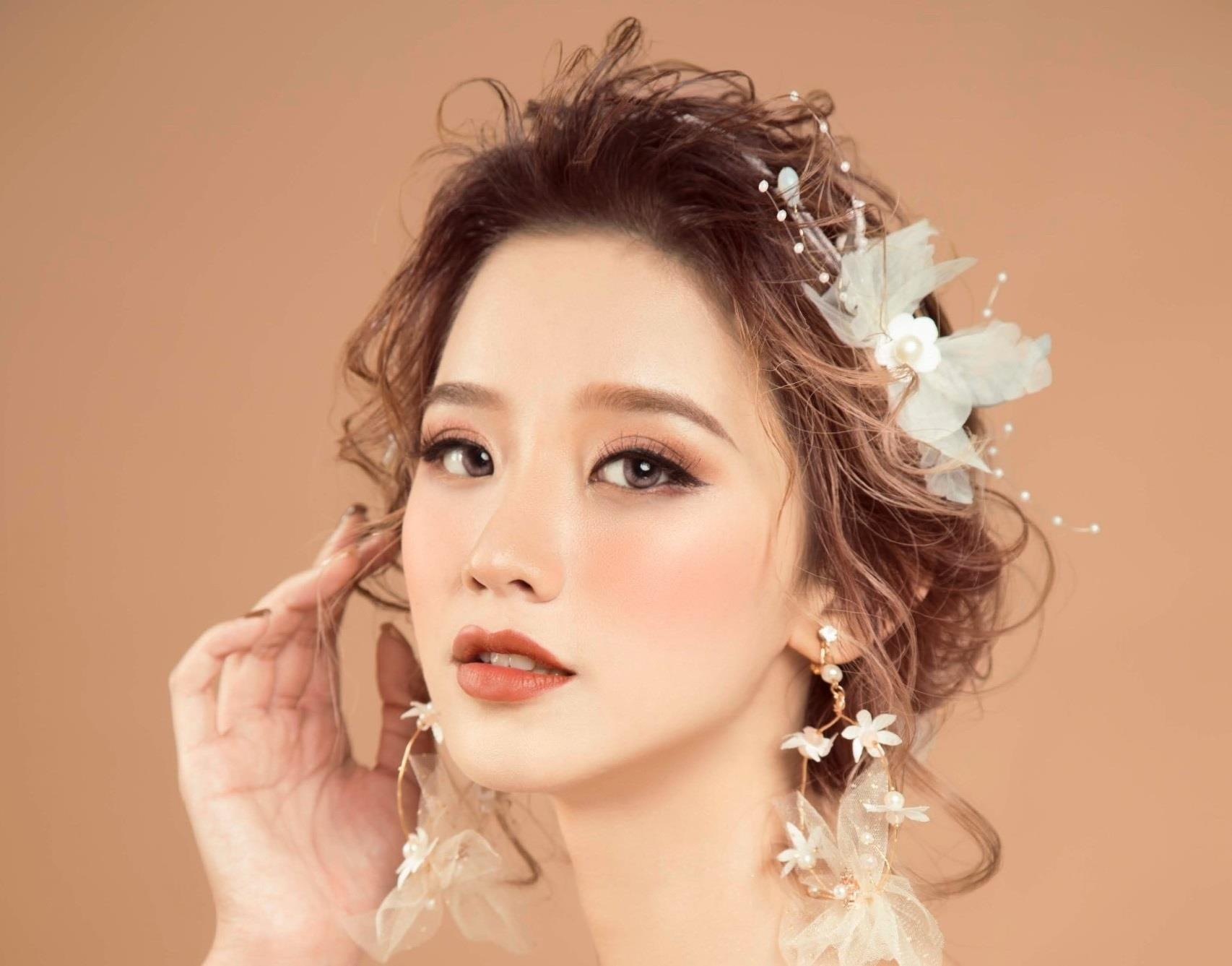 Makeup stylist bat mi cach trang diem du tiec hien dai, quyen ru hinh anh