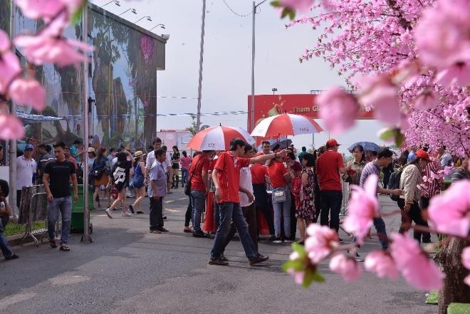 TTTM Viva Square khai truong, thu hut hang nghin khach tham quan hinh anh
