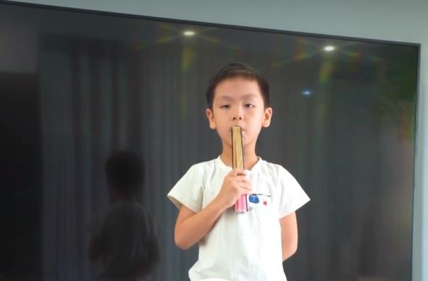 Video - MC Phan Anh bat mi dau hieu bat ngo cho thay con tu tin hinh anh