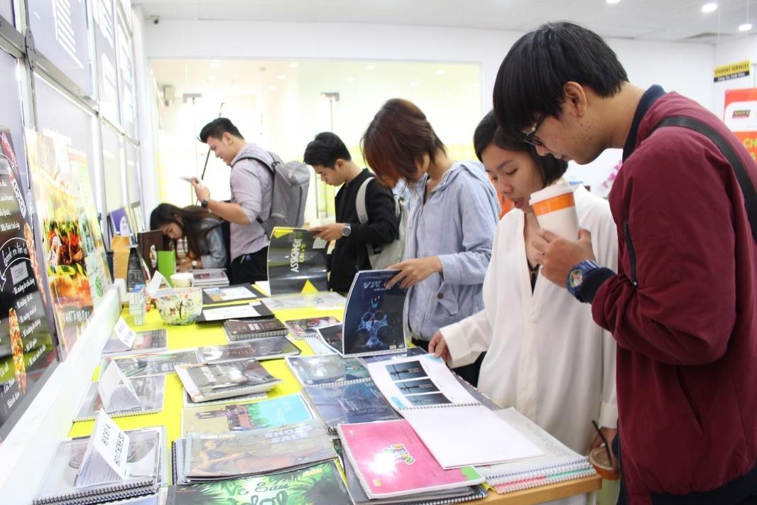 'Chon dung nghe, song dung dam me' tai ngay hoi Open day hinh anh
