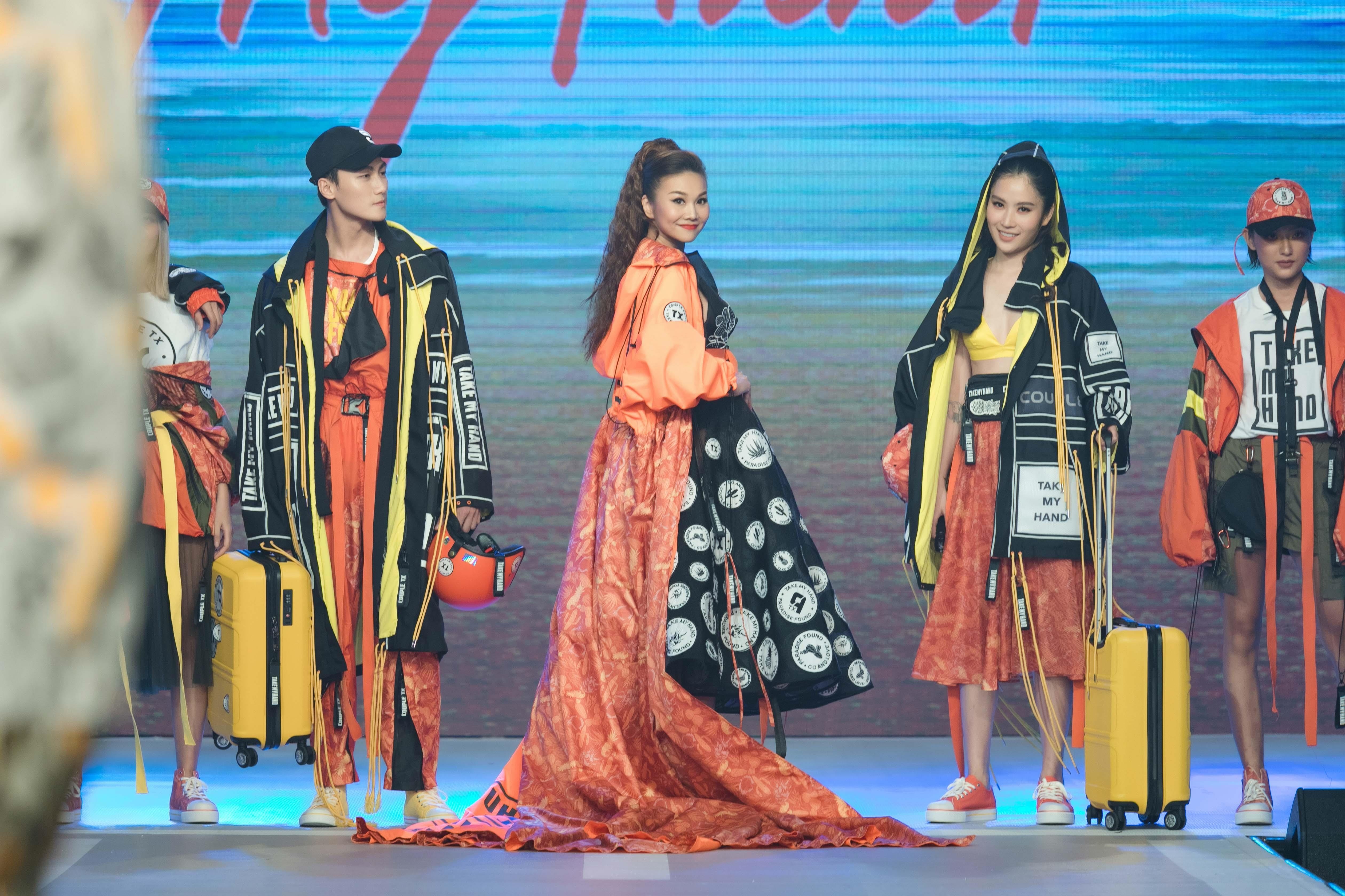 Fashion show 'Take my hand' an tuong nho thong diep bao ve moi truong hinh anh