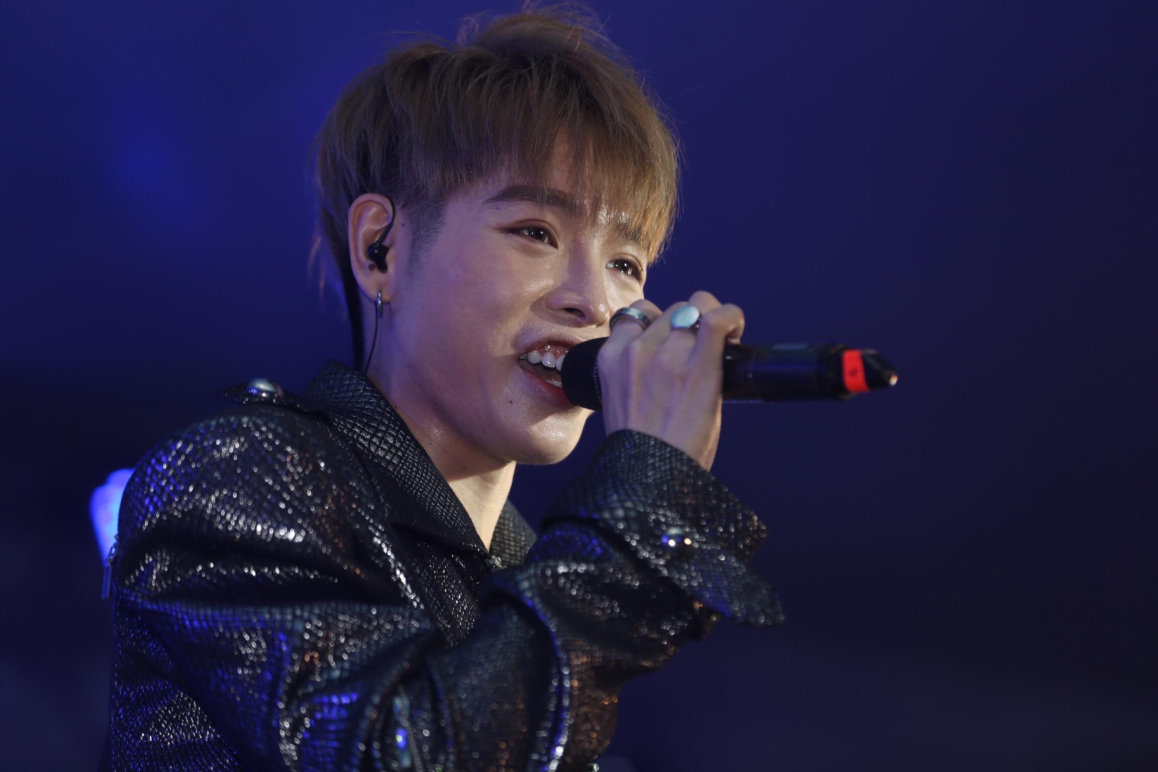 Duc Phuc chao Da Nang bang hit 'Anh nang cua anh' day cam xuc hinh anh