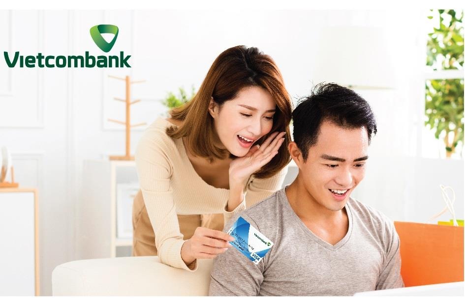 Uu dai hap dan cho khach hang lan dau dung the ghi no quoc te cua VCB hinh anh