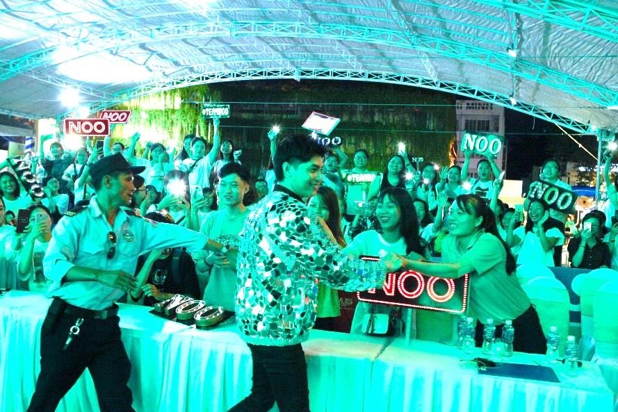 Noo Phuoc Thinh khuay dong ngay hoi suc khoe Hisamitsu - Salonpas Day hinh anh