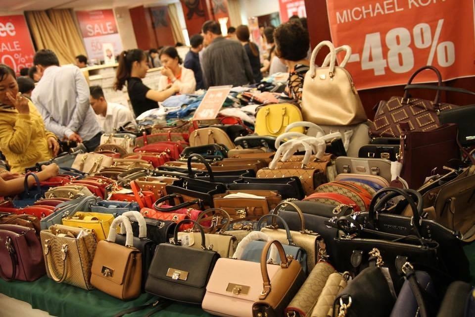 Mo hinh kho ban hang hieu san sale tu My o TP.HCM hinh anh