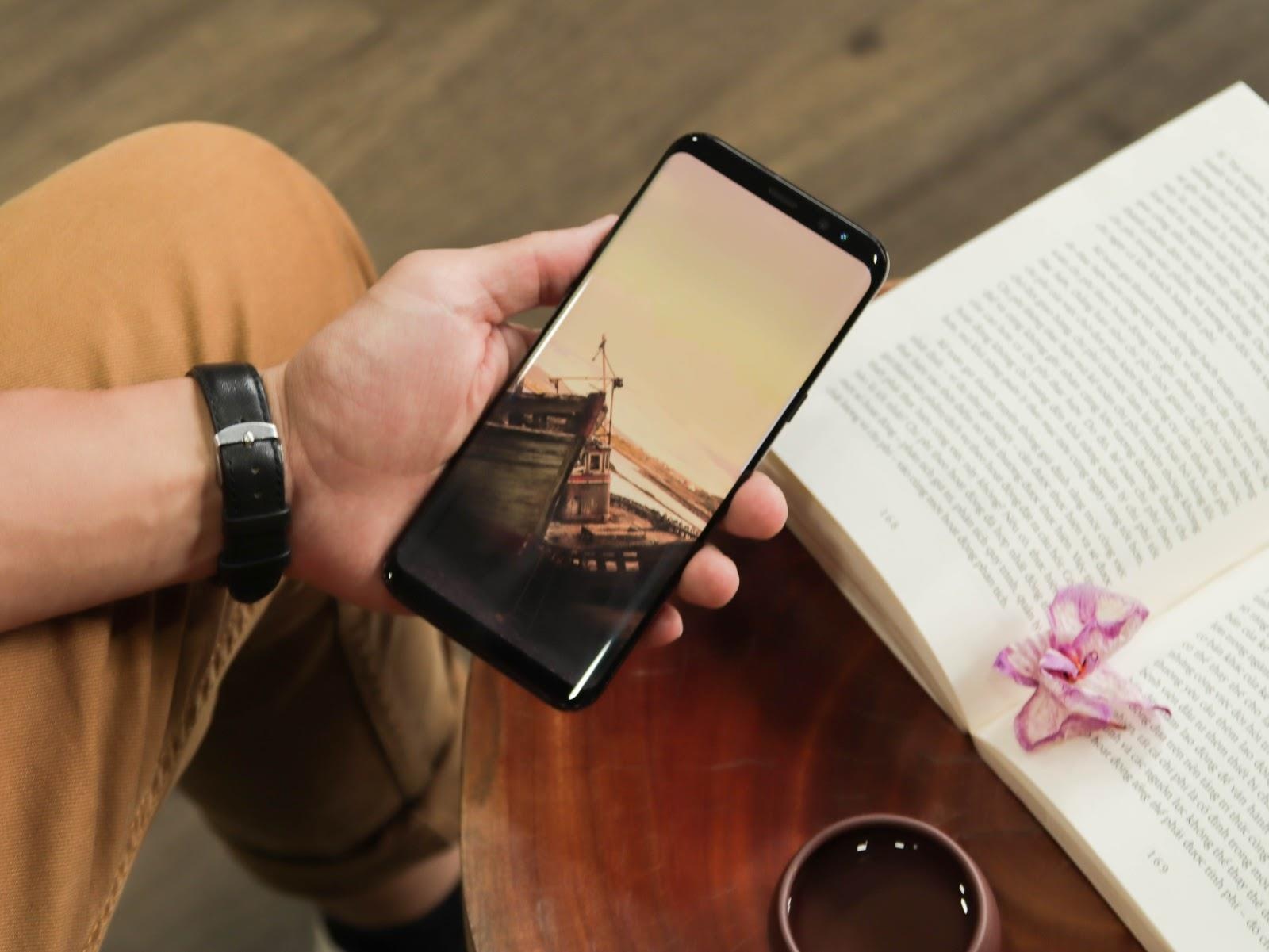 Samsung Galaxy S8+ giam con 5,6 trieu dong tai Di Dong Viet hinh anh