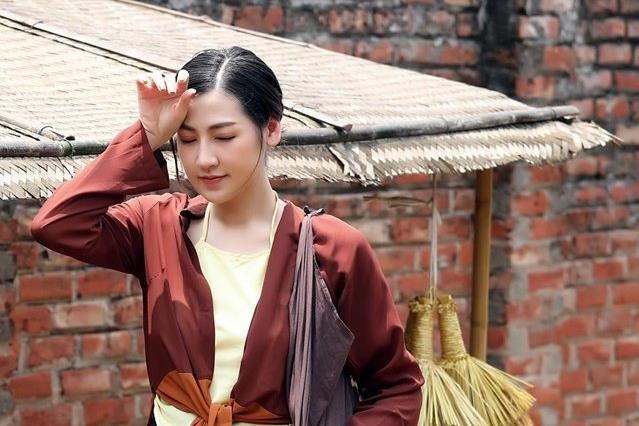 A hau Tu Anh bat ngo tai xuat sau sinh, nghi van lan san dien anh hinh anh