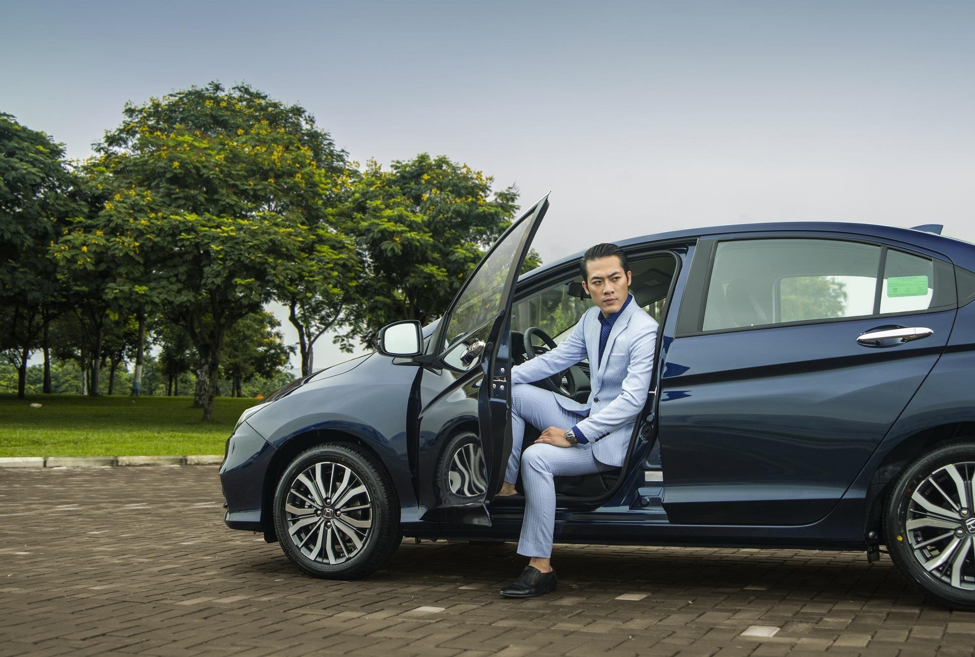 Honda Viet Nam tang qua cho khach mua xe CR-V va City hinh anh
