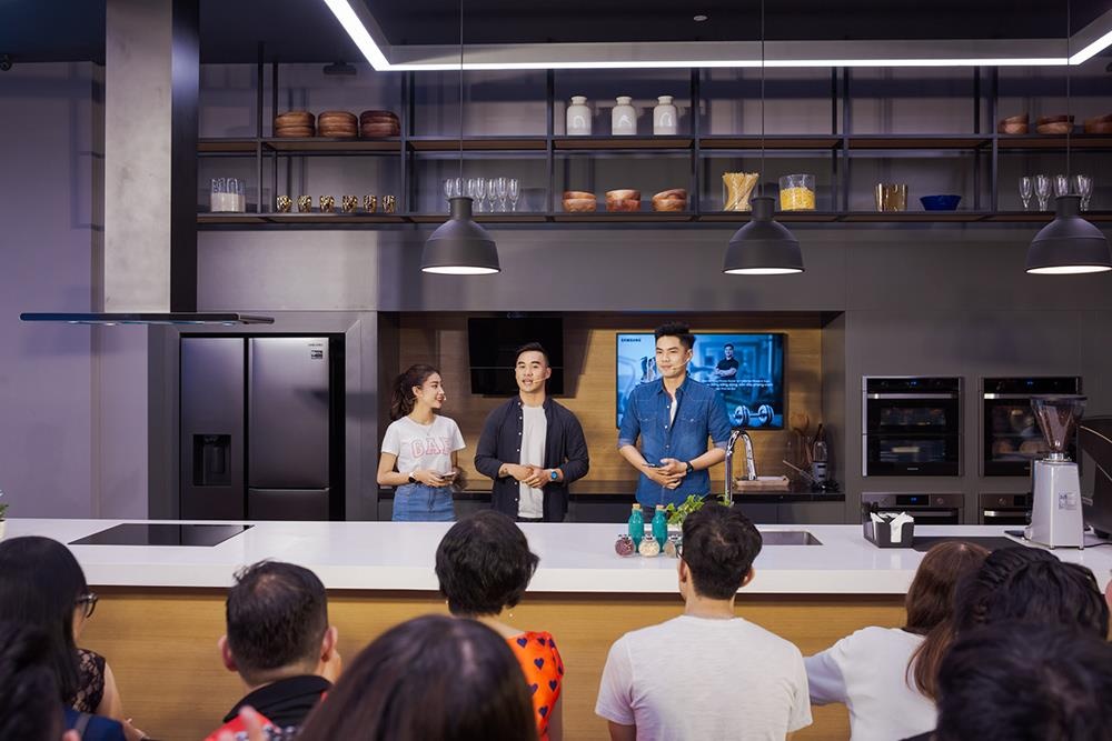 fitness,  Samsung Showcase,  tu lanh RS5000 anh 1