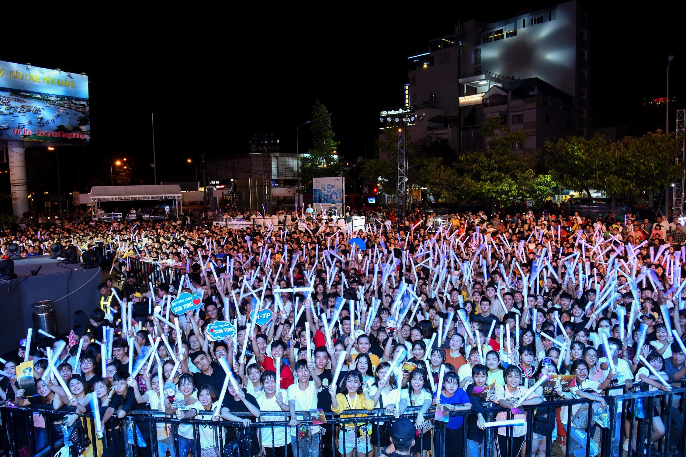 Diana,  Son Tung,  Monstar anh 8