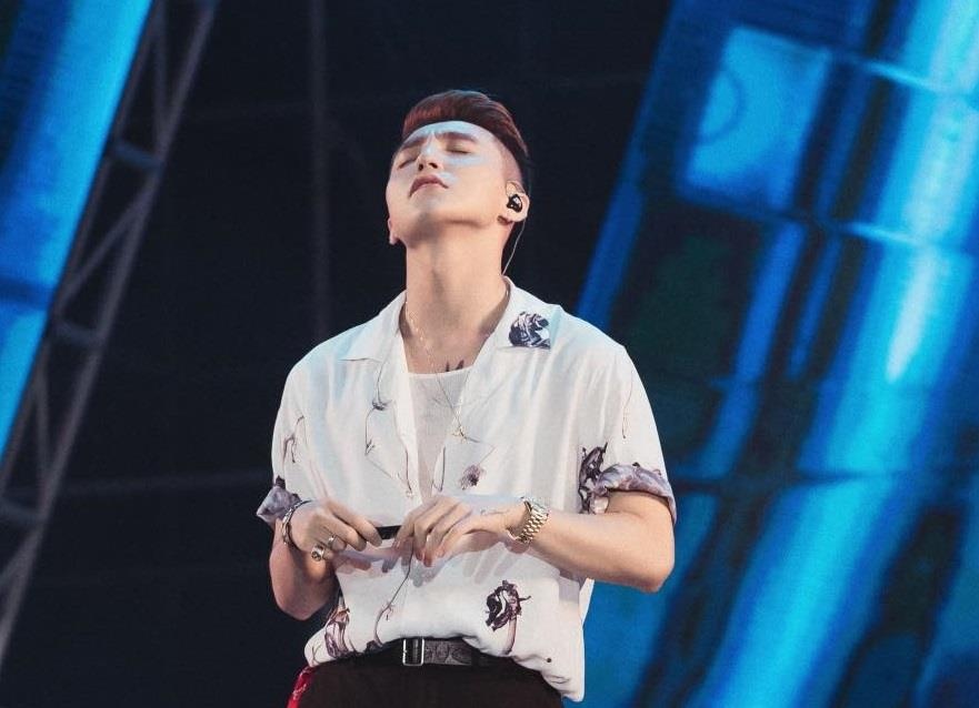 Son Tung M-TP, Monstar 'quay het minh' cung 10.000 khan gia Can Tho hinh anh