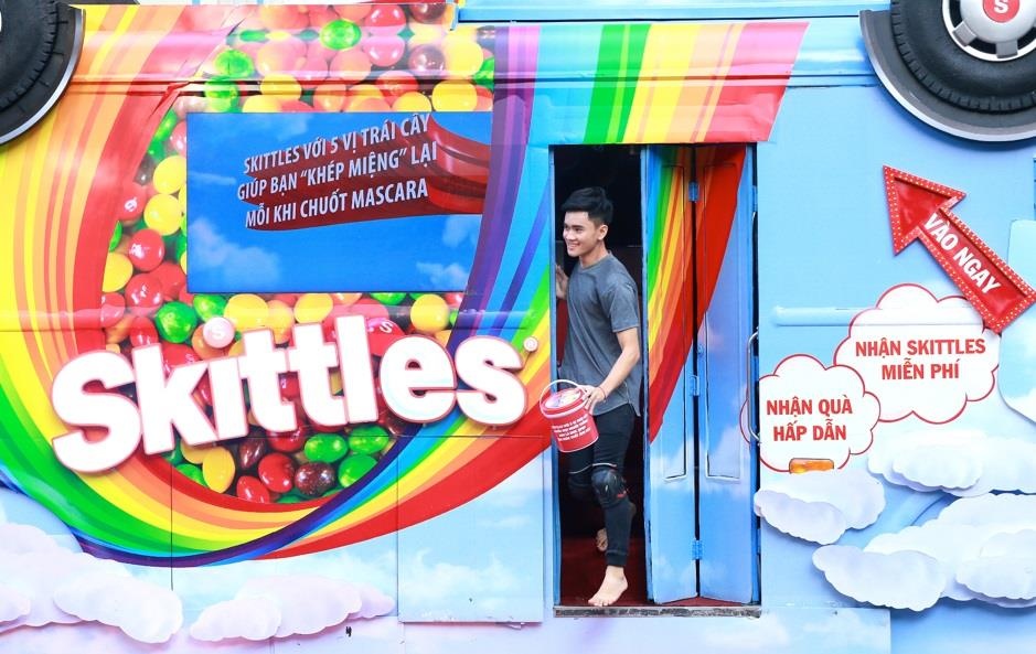 Tin do keo ngot thich thu voi chuyen xe cau vong lat nguoc hinh anh