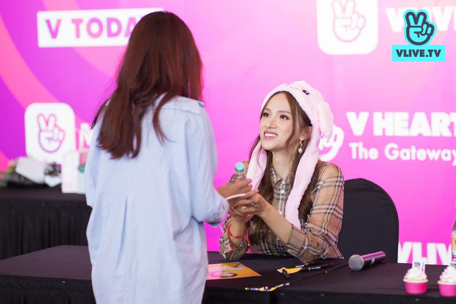 V Heartbeat Live anh 2