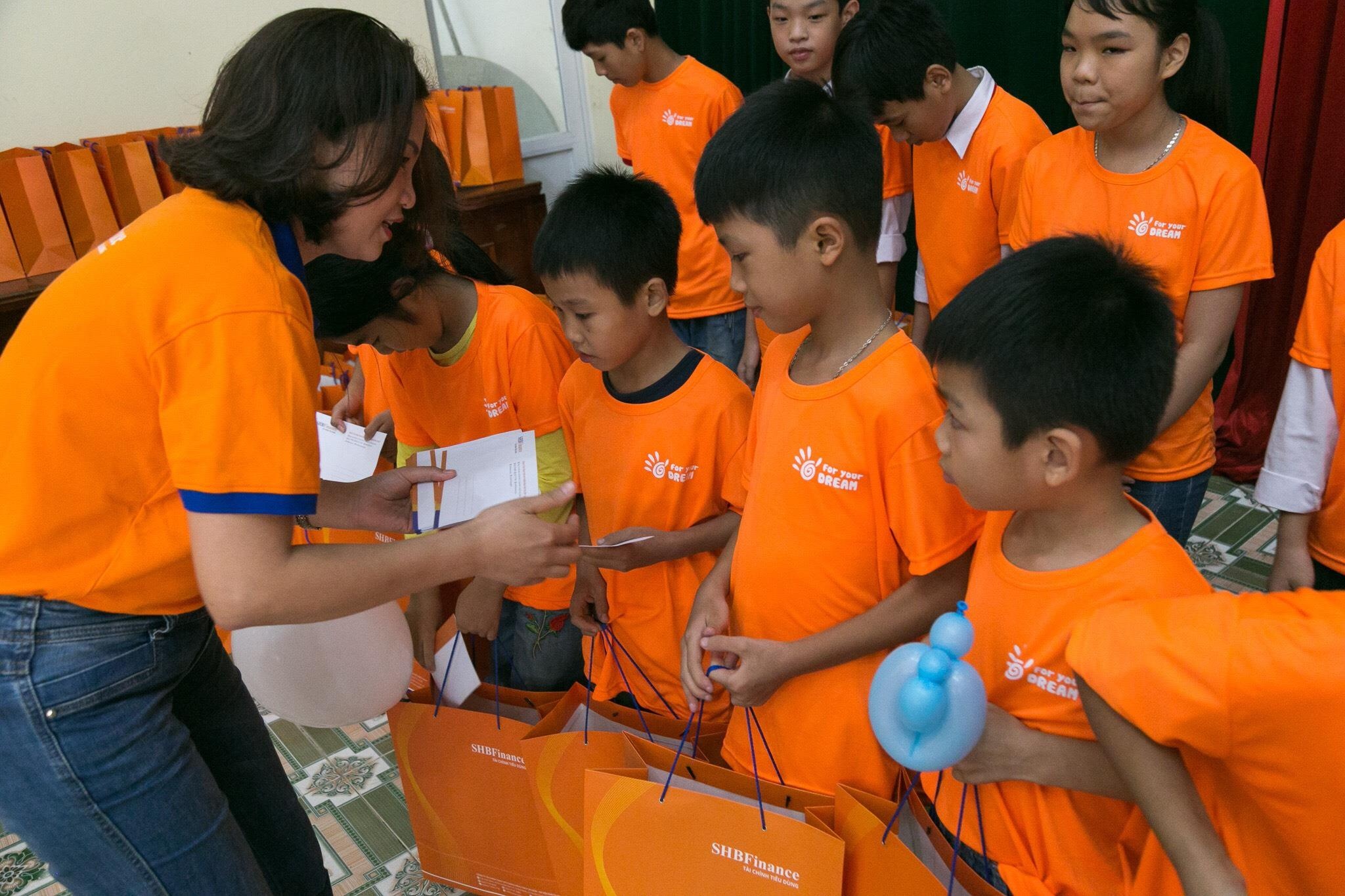 SHB Finance cung tre em ve uoc mo hinh anh