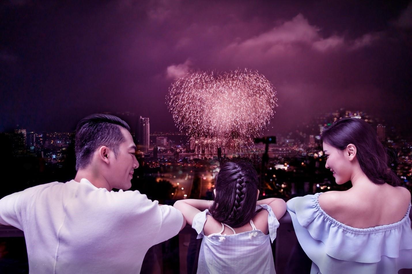 Dia diem luu tru than thien cho gia dinh khi den Da Nang ngam phao hoa hinh anh