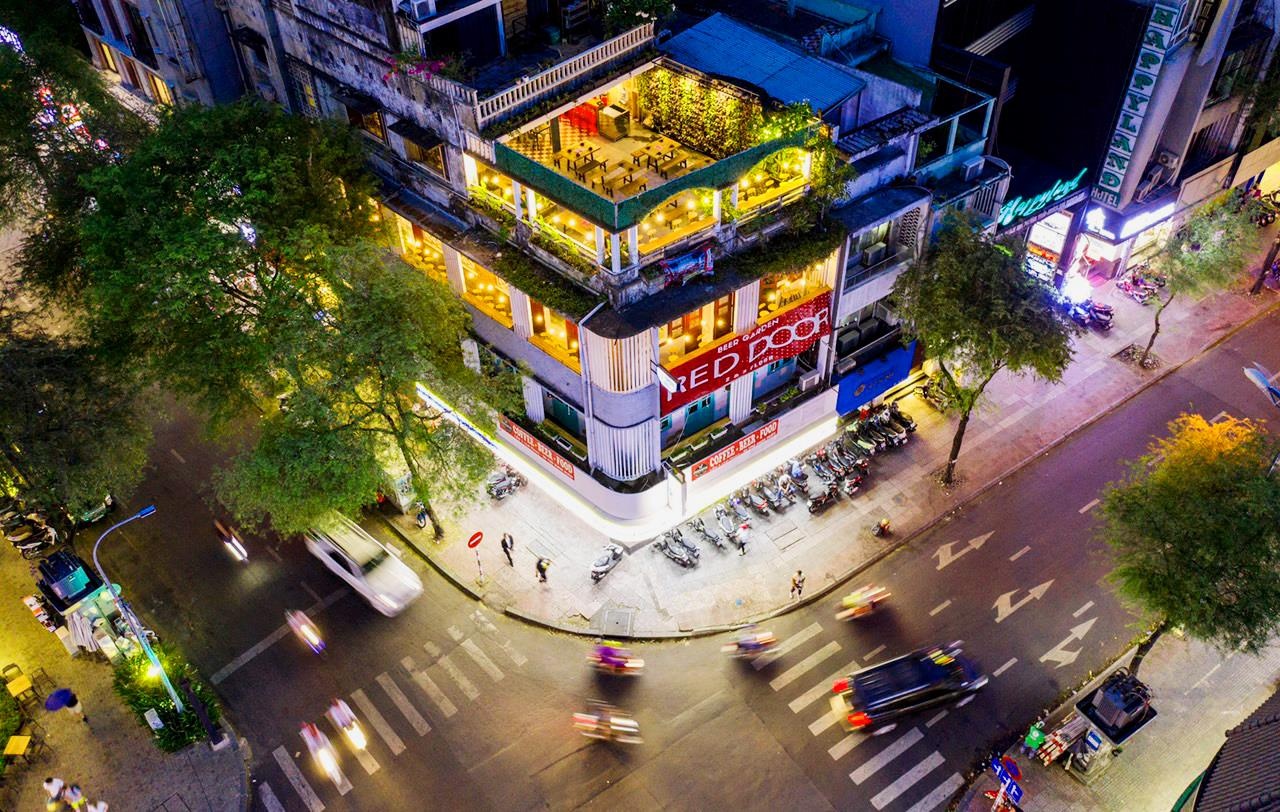 Thuong thuc 100 loai bia tai rooftop ngay trung tam Sai Gon hinh anh