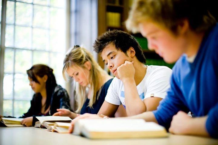 Gioi tre luyen thi IELTS o dau diem cao va nhieu loi ich? hinh anh