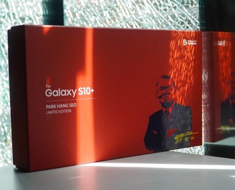 The Gioi Di Dong trinh lang Galaxy S10+ phien ban Park Hang-seo hinh anh