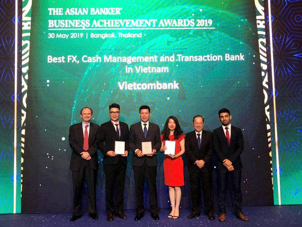 Vietcombank nhan 3 giai thuong quan trong tu The Asian Banker hinh anh