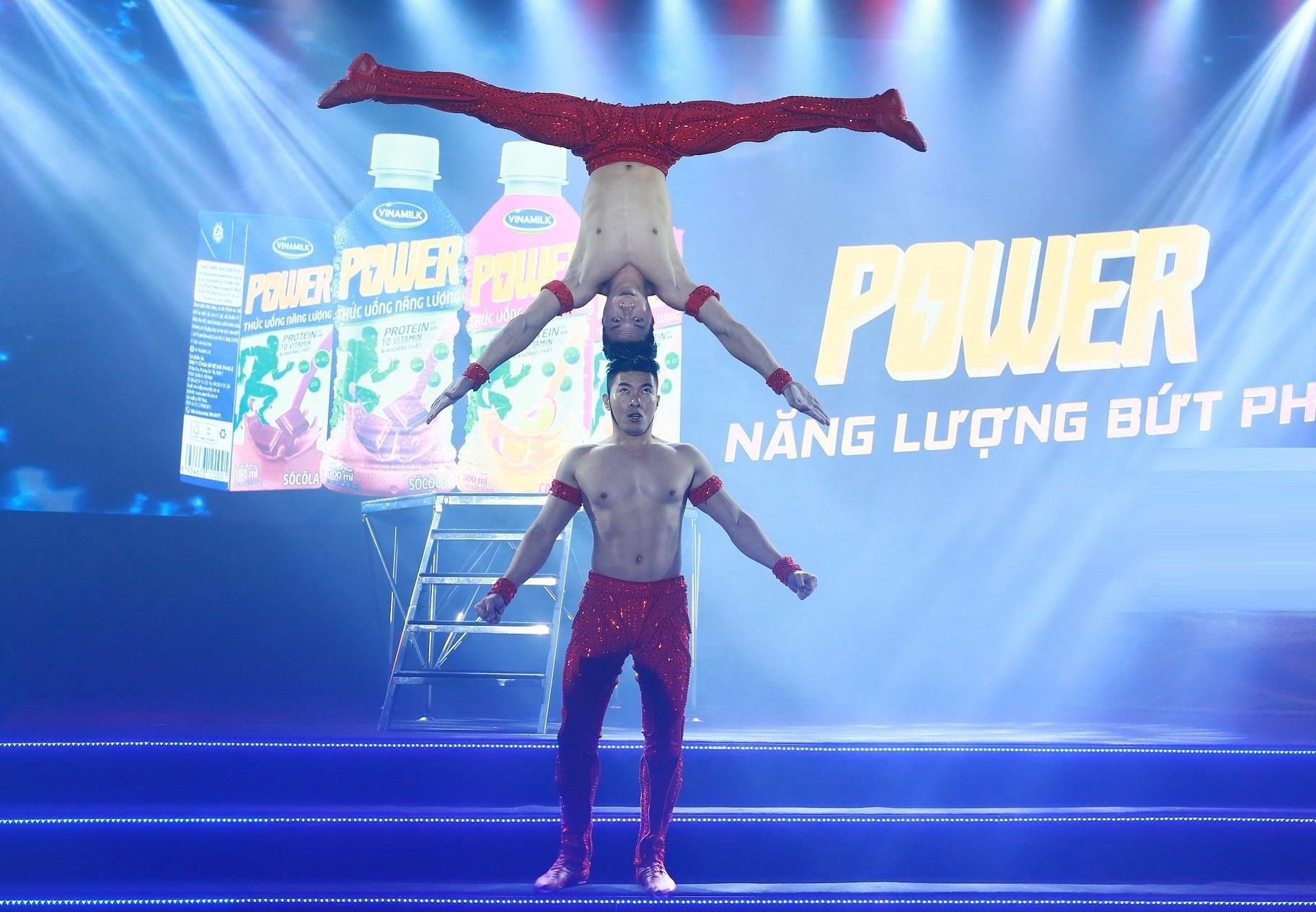 Man nhan voi man trinh dien day nang luong cua Quoc Co - Quoc Nghiep hinh anh