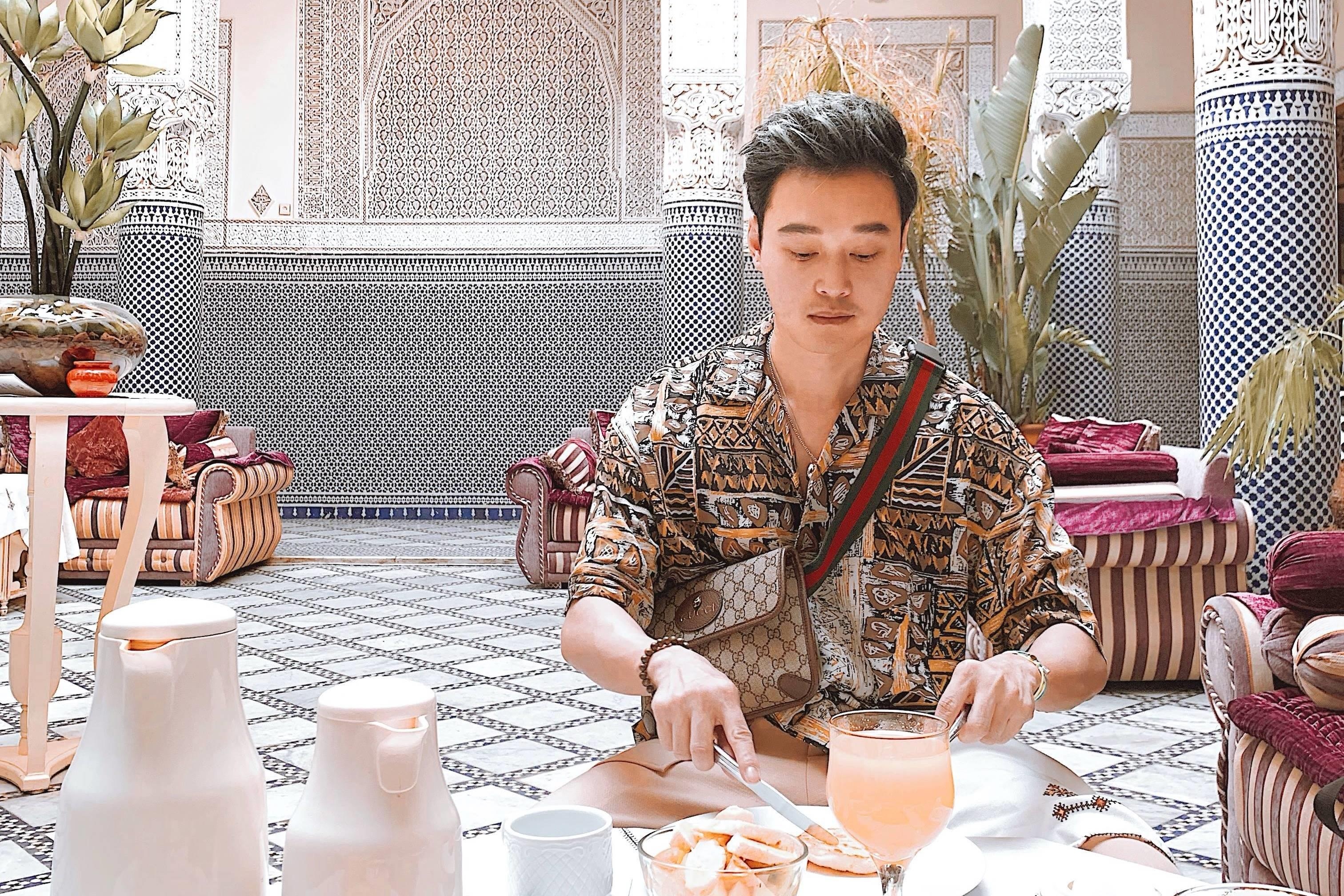 Hoc Quang Vinh cach chon phu kien thoi trang cho moi chuyen di hinh anh