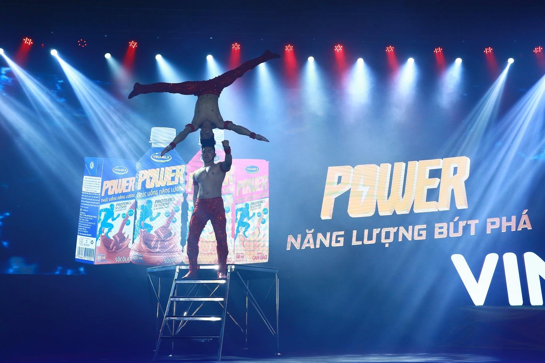 Video - Man bieu dien day nang luong cua Quoc Co - Quoc Nghiep hinh anh