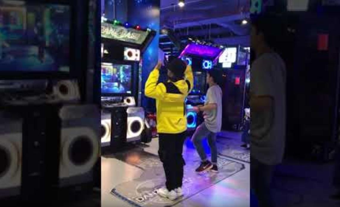 Video - 'Chill' cung game nhay tai to hop giai tri Gigamall hinh anh