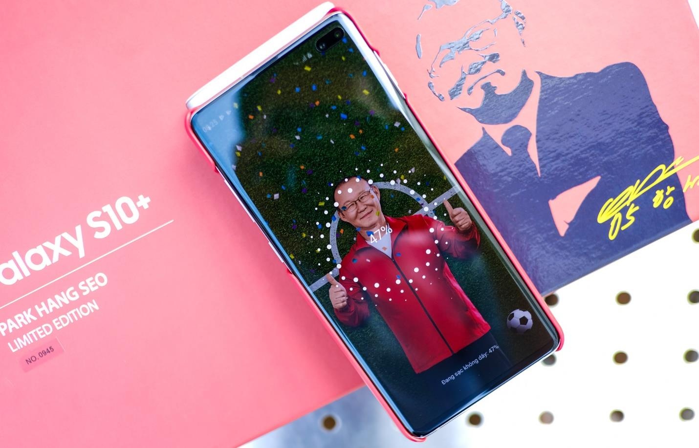 Chi tiet Galaxy S10+ phien ban Park Hang-seo cho fan bong da Viet Nam hinh anh