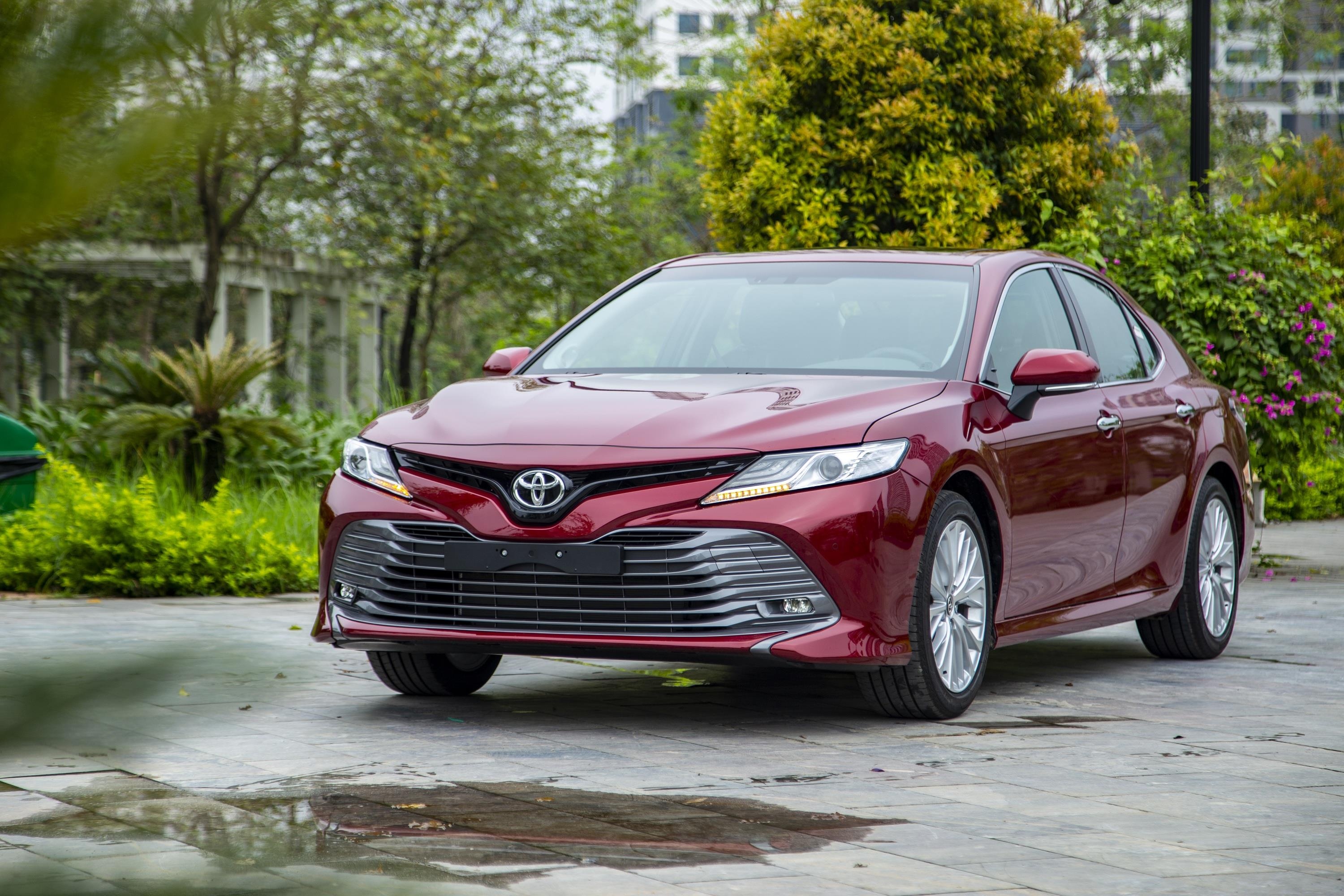 Toyota Camry 2019 - lua chon hop ly o phan khuc sedan cao cap hinh anh