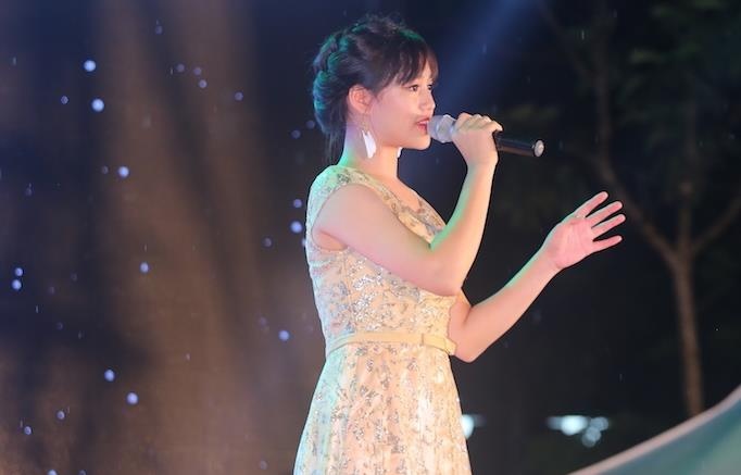 Co gai Ha Noi gianh hoc bong tai nang nho thong diep bao ve moi truong hinh anh