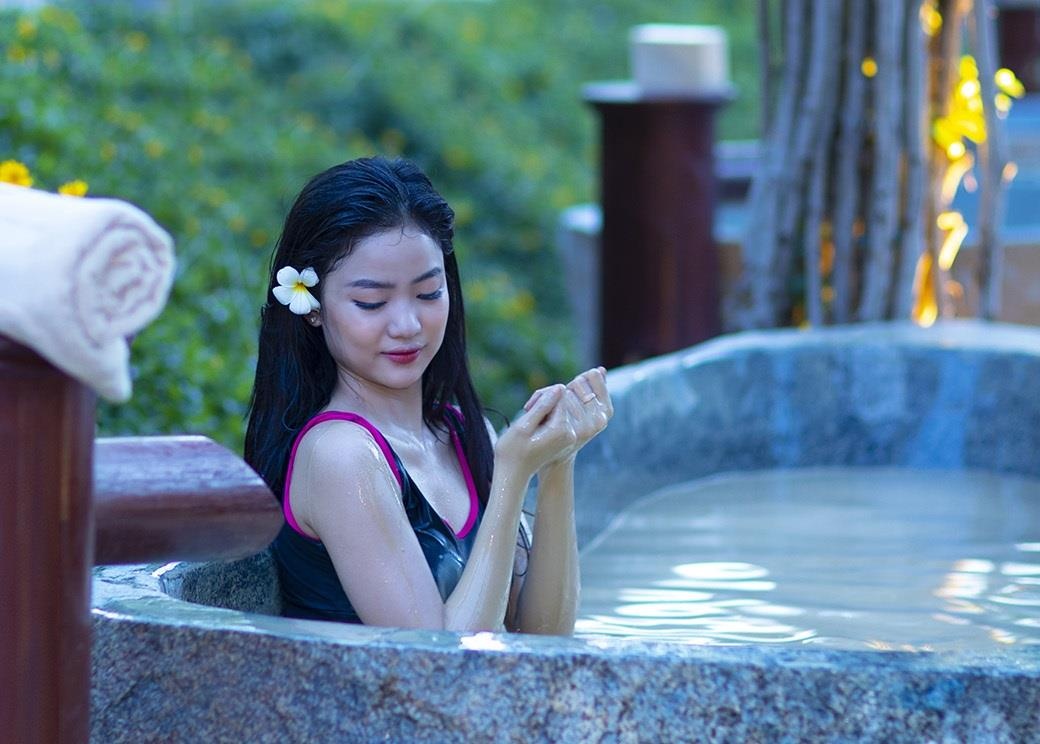 Trai nghiem tam bun khoang nong tren dao Hon Tam hinh anh