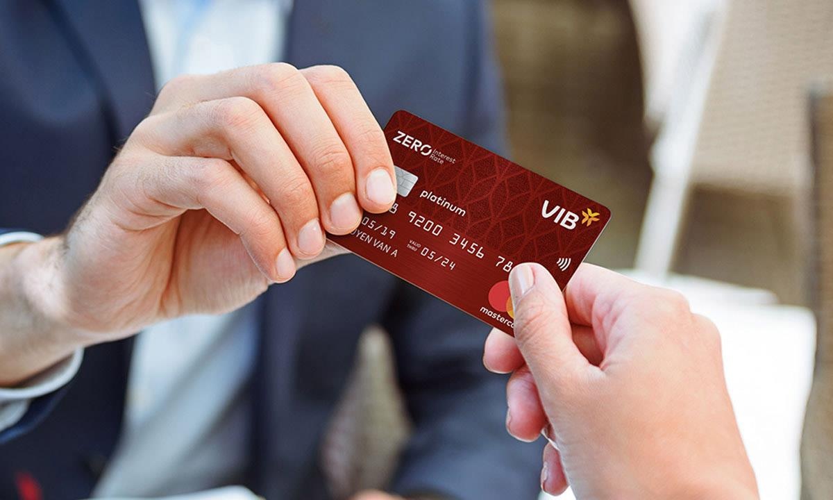 VIB phat trien nhieu giai phap moi, huong den tuong lai khong tien mat hinh anh